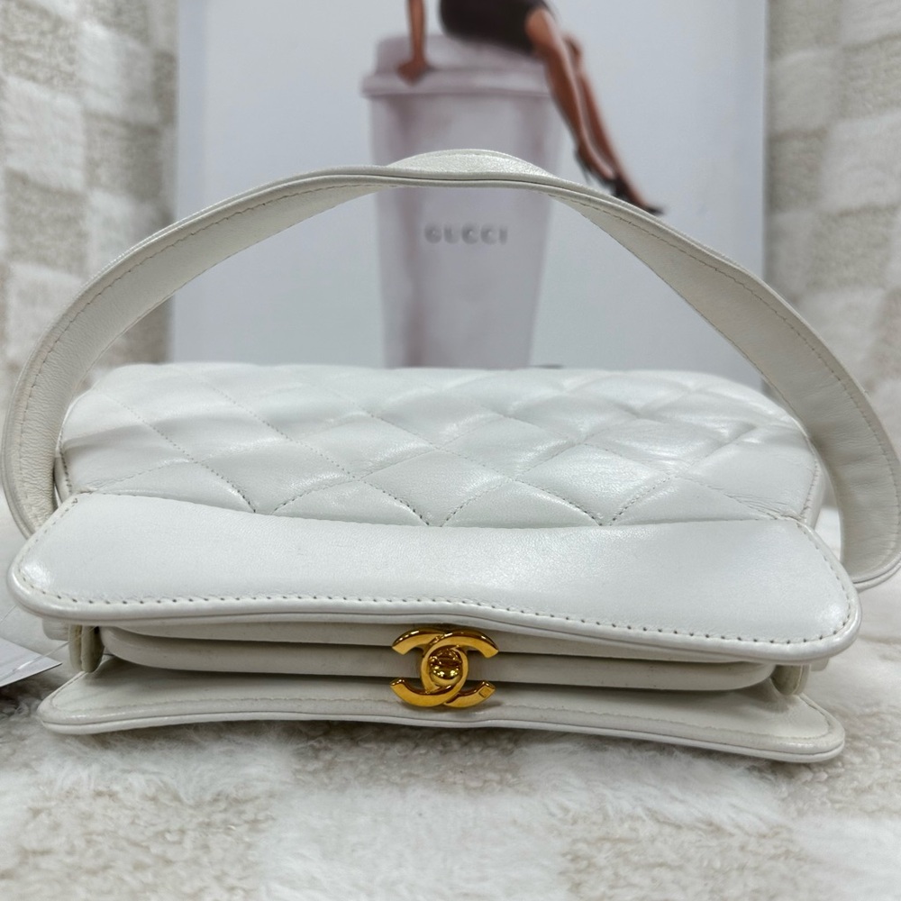 CHANEL Ivory Quilted Shoulder Bag - Picture 5 of 10